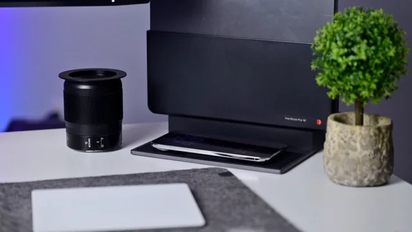 Brydge ProDock Trio: pionowy dock dla MacBooka